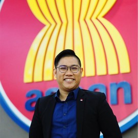 Yi Feng Khoo
